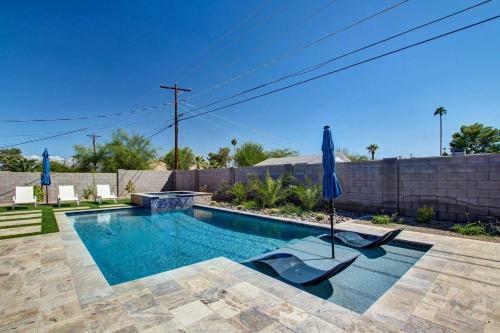Old Town Scottsdale Home With Backyard Oasis