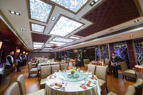 Holiday Wuyang Hotel