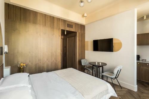 Angelus Apartments