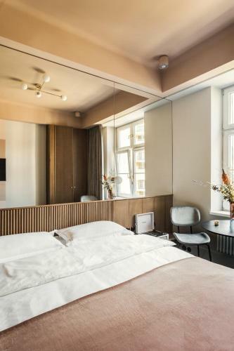 Angelus Apartments