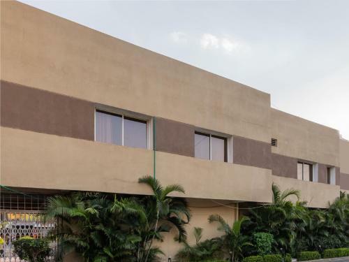 Hotel Capital O 16651 Grd Suites