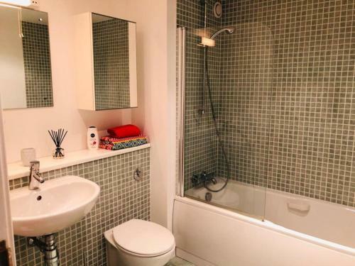 Remarkable 2 Bed Apartment In Edinburgh