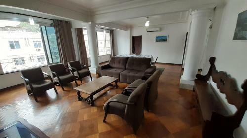 Amplo Apartamento Com Wi-fi Na Praia de Copacabana