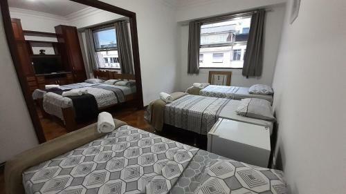 Amplo Apartamento Com Wi-fi Na Praia de Copacabana