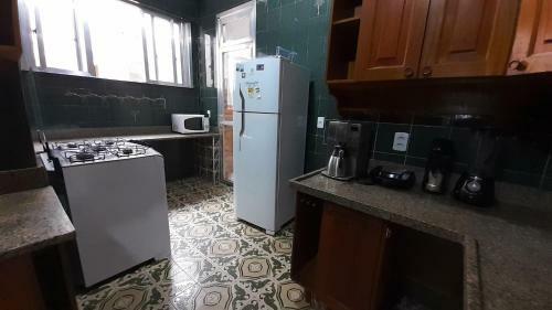 Amplo Apartamento Com Wi-fi Na Praia de Copacabana