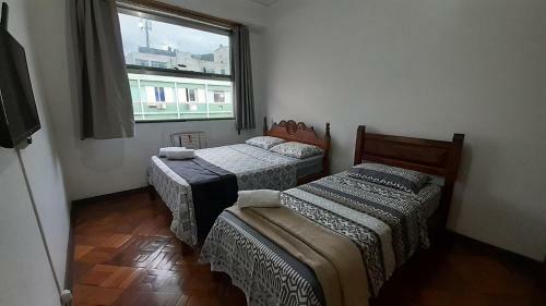 Amplo Apartamento Com Wi-fi Na Praia de Copacabana
