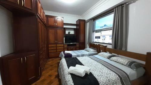 Amplo Apartamento Com Wi-fi Na Praia de Copacabana