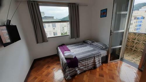 Amplo Apartamento Com Wi-fi Na Praia de Copacabana
