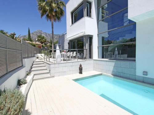 1118 Modern Villa