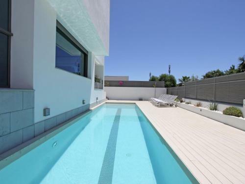 1118 Modern Villa