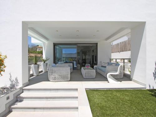 1118 Modern Villa