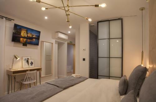 Hostal Suites You Soho