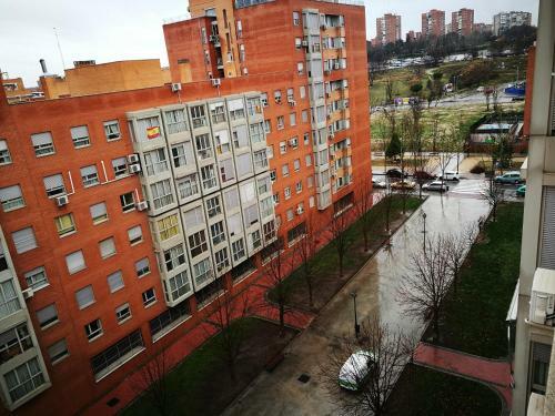 Apartamentos Suites Torr En Caja M�gica - Madrid