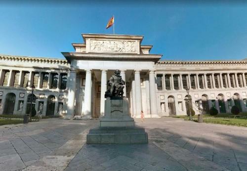 Apartamentos Suites Torr En Caja M�gica - Madrid
