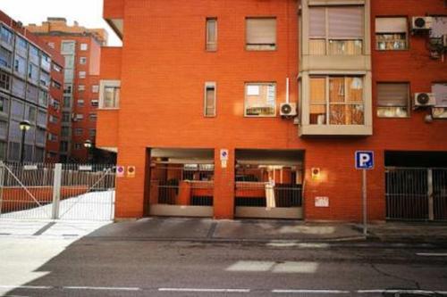 Apartamentos Suites Torr En Caja M�gica - Madrid