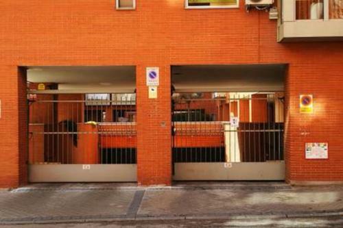 Apartamentos Suites Torr En Caja M�gica - Madrid