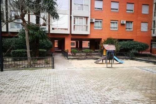 Apartamentos Suites Torr En Caja M�gica - Madrid