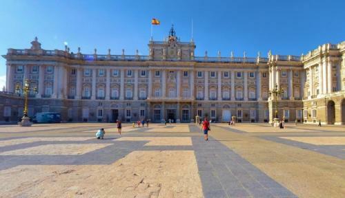 Apartamentos Suites Torr En Caja M�gica - Madrid