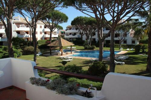 Vilamoura Apartment With Pool