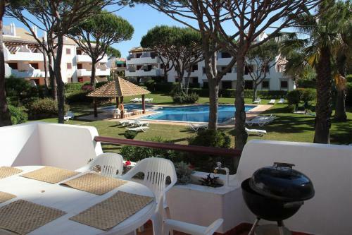 Vilamoura Apartment With Pool