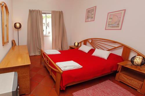 Vilamoura Apartment With Pool