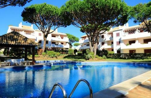 Vilamoura Apartment With Pool