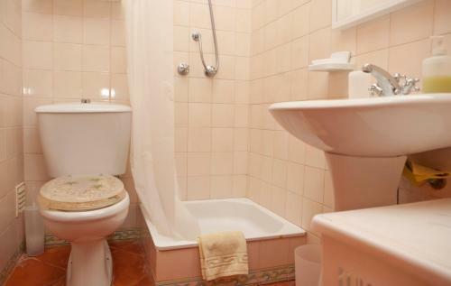 Vilamoura Apartment With Pool