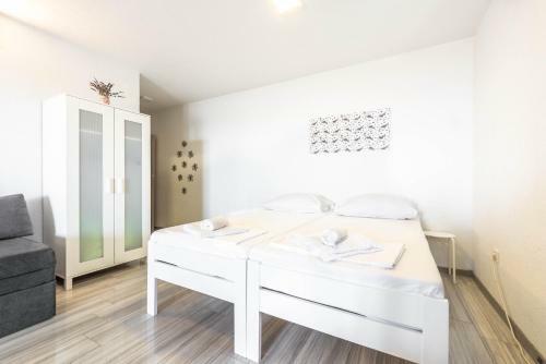 Hostal Anifil Pool Apartments