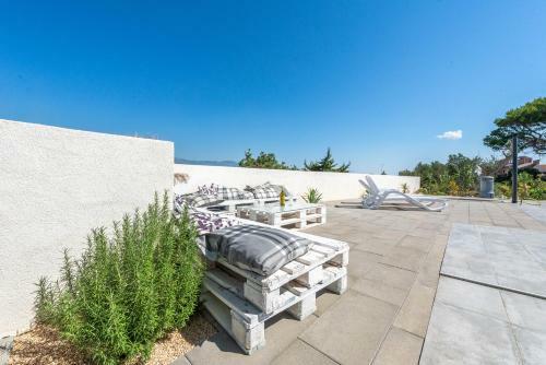 Hostal Anifil Pool Apartments