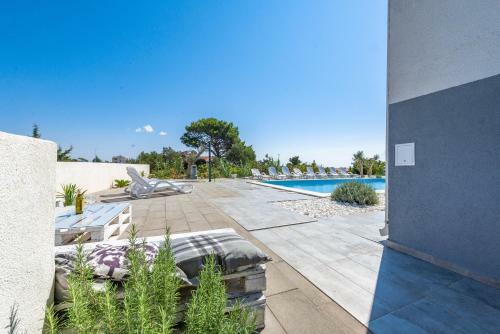 Hostal Anifil Pool Apartments