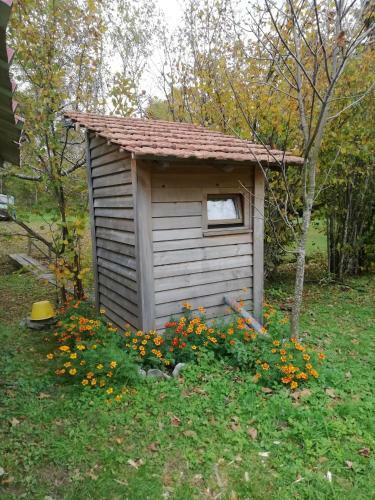 Robinzonski Smje?taj "lazac Lokvarski" Lokve
