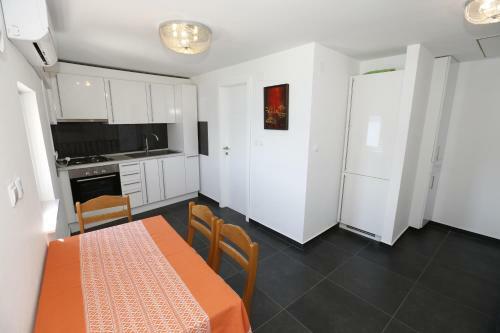 Apartment Darko With Sea View