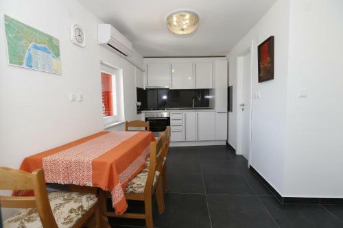 Apartment Darko With Sea View