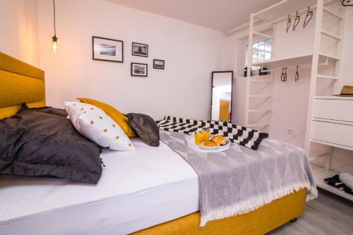 Art Studio Apartment Kata