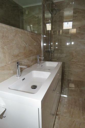 Hostal Lux Dalmatia I & R