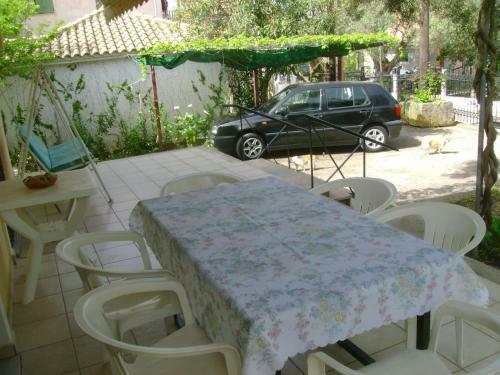 Lefkas House With Garden