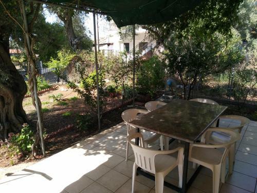 Lefkas House With Garden
