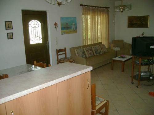 Lefkas House With Garden