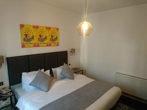 Red Rose Hotel And Suites
