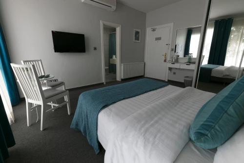 Red Rose Hotel And Suites