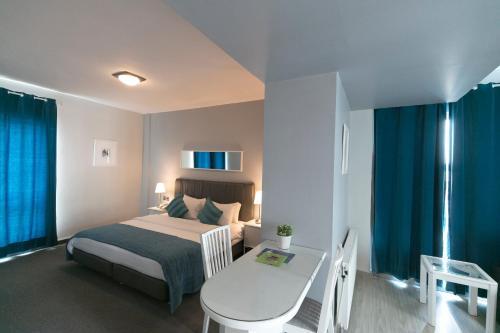 Red Rose Hotel And Suites