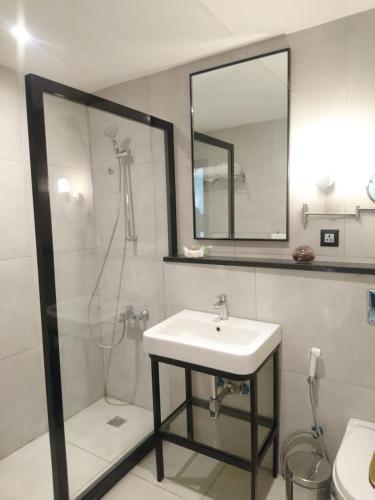 Red Rose Hotel And Suites