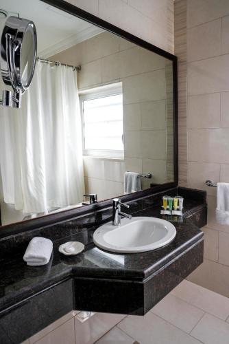 Ayass Hotel (formerly Quality Suites)