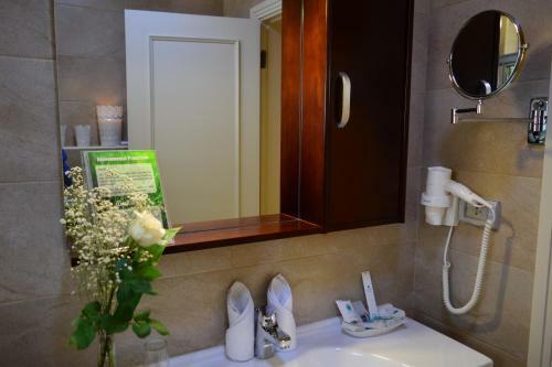 Comfort Hotel Suites