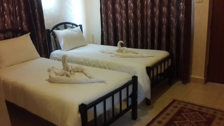 Caravan Hotel