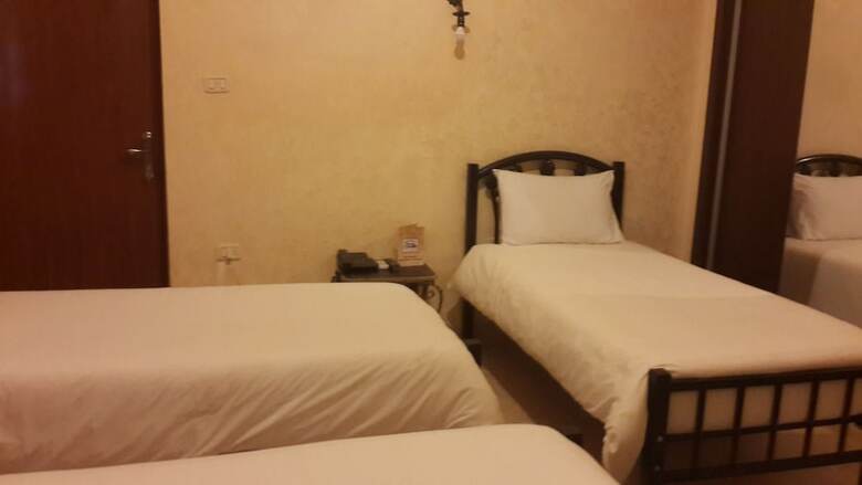 Caravan Hotel
