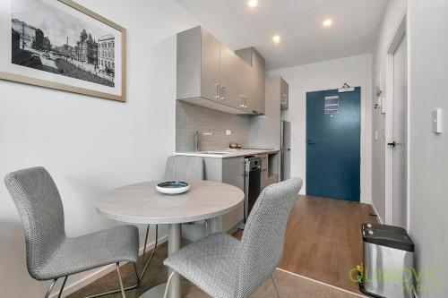 Qv Air-conditioned Apartment With Carpark (904)