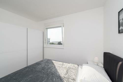 Adna Luxury Apartment With A Pool