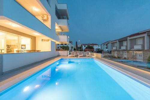 Adna Luxury Apartment With A Pool