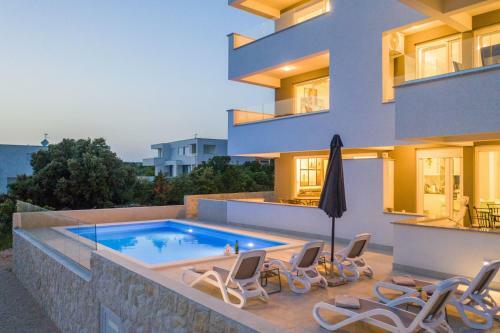 Adna Luxury Apartment With A Pool